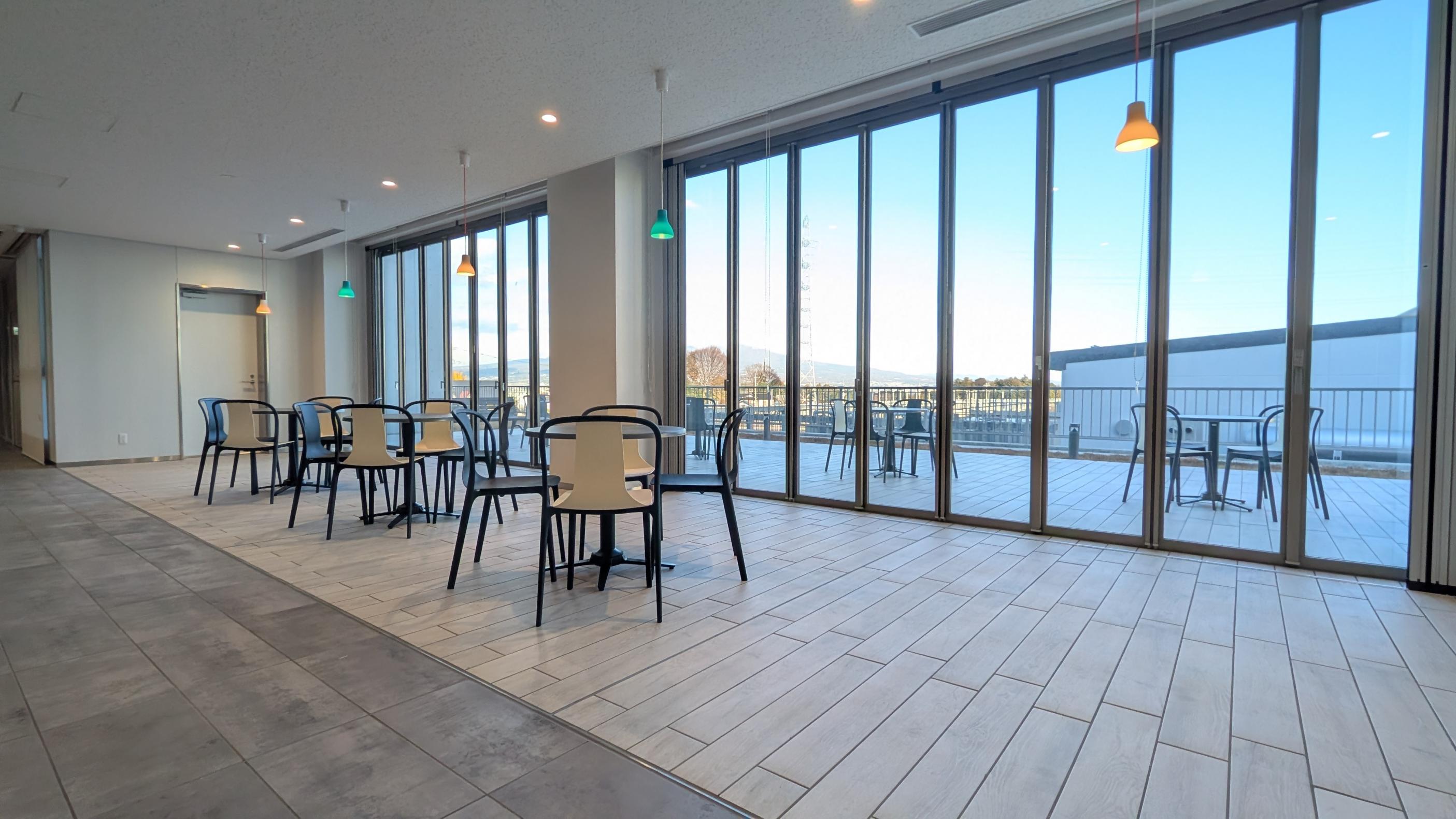 みんなの広場(テラス中)